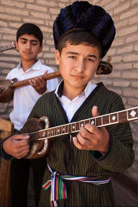 Tajik dutar player