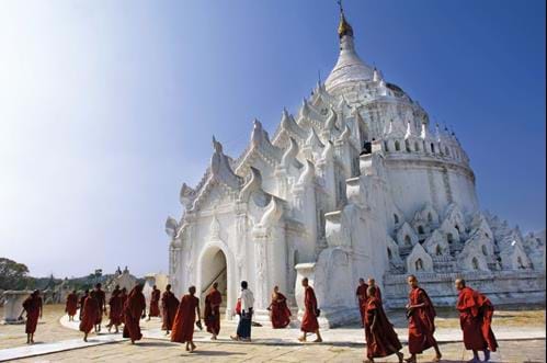 Mingun monks at Kailash Pagoda